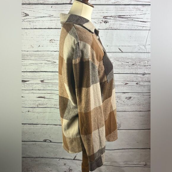 Women’s Plaid Button Down Top - Picture 2 of 6